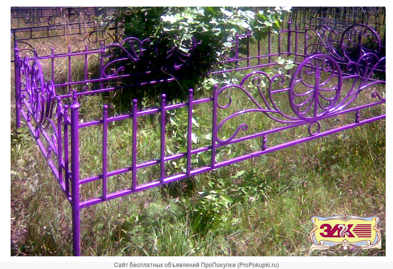 Как покрасить оградку на кладбище. Цвет оградки. Покраска ограды на кладбище. Покрасить ограду на кладбище. Кованые оградки для цветов.